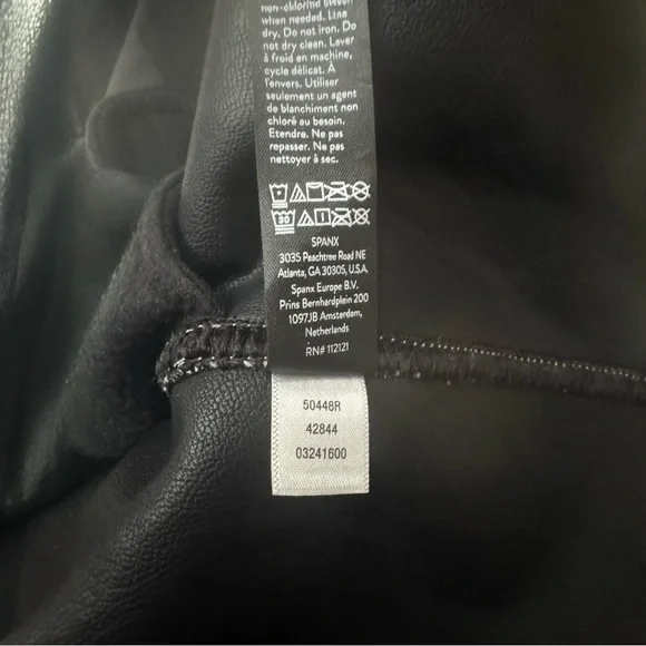 Spanx Fleece & Faux Leather Long Wrap Jacket In Very Very
Black Size Small NEW - Picture 8 of 10